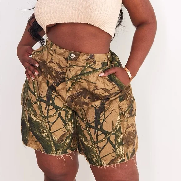 NWT PrettyLittleThing Plus Size Khaki Camo Denim Cargo Shorts – Size 16 and 20 - Picture 3 of 5